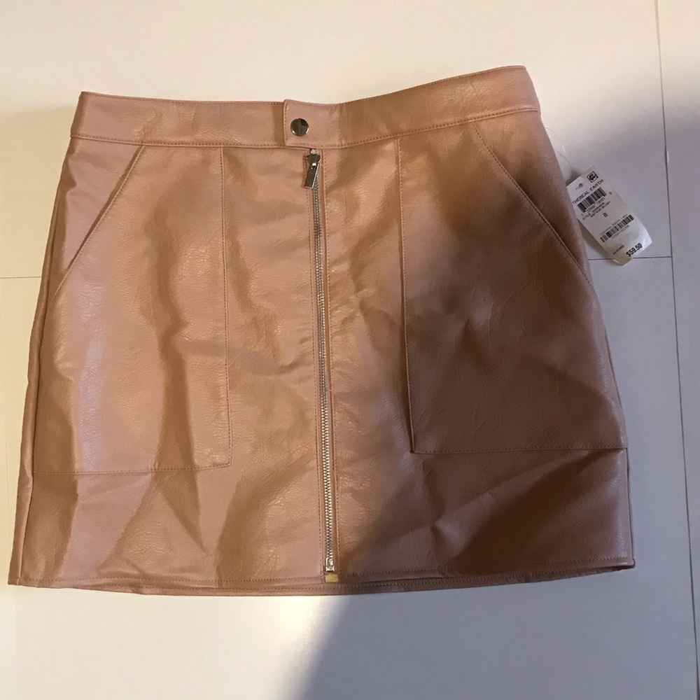 ❗️NWT❗️Bar III Faux Leather Blush Skirt - Picture 2 of 9